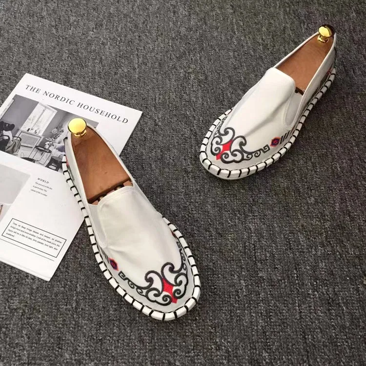 Cloud Embroidery Traditional Chinese Causal Shoes Loafers