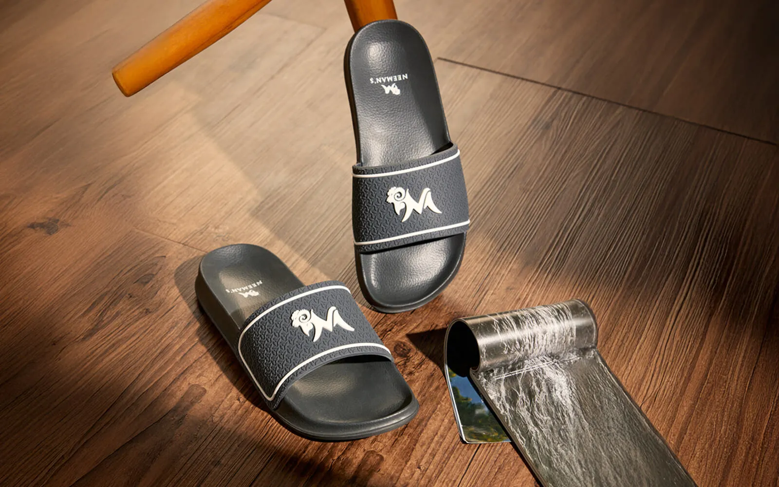 Signature Slides : Anchor Grey
