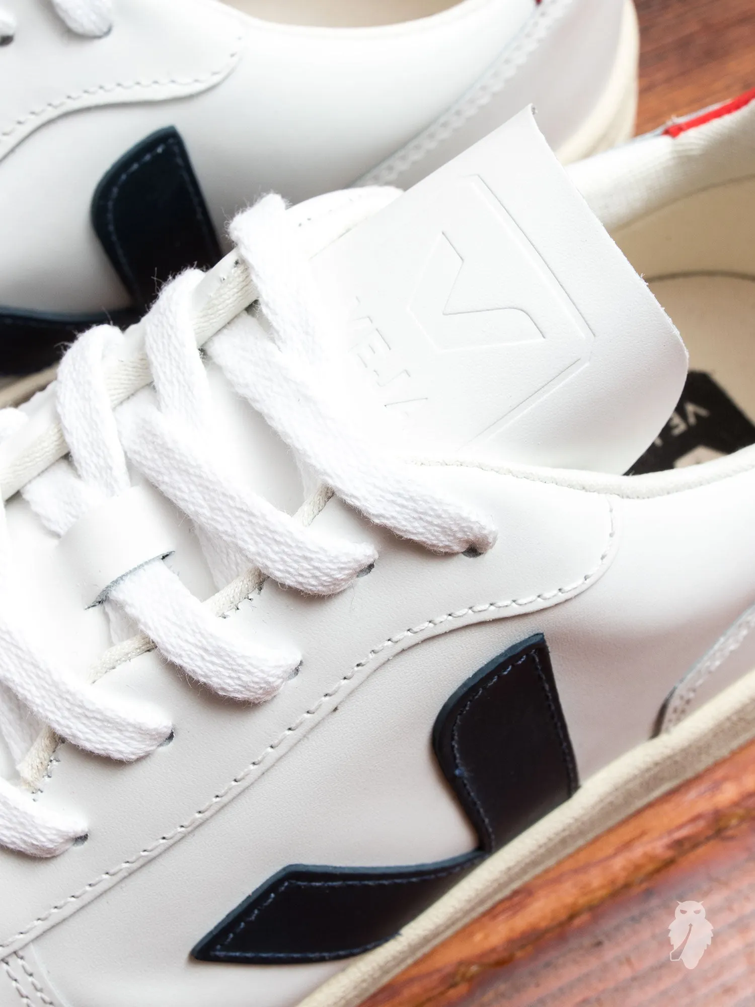 V-10 Sneaker in Extra White Nautico Pekin