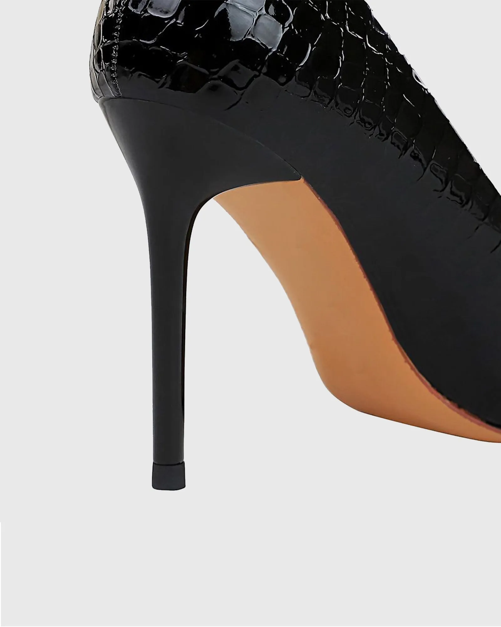 Vaike Rhinestone Buckle Serpentine Pumps In Black